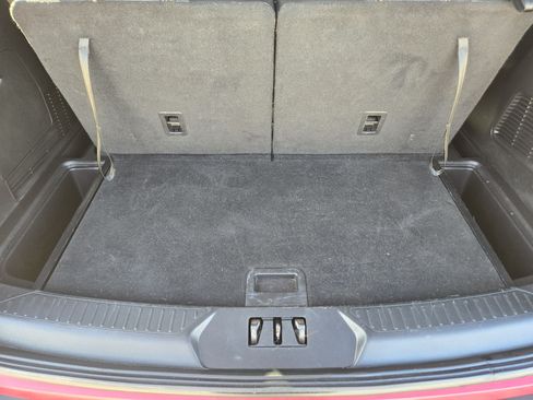 Used 2022 Ford Explorer XLT w/ Equipment Group 202A AWD/4WD image 30