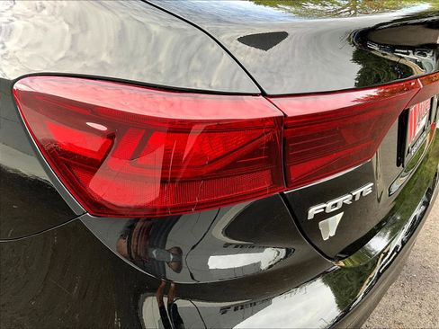 Certified 2023 Kia Forte LXS w/ LXS Technology Package FWD image 23
