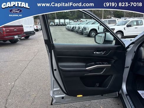 Used 2022 Nissan Pathfinder Platinum w/ Cargo Package image 19