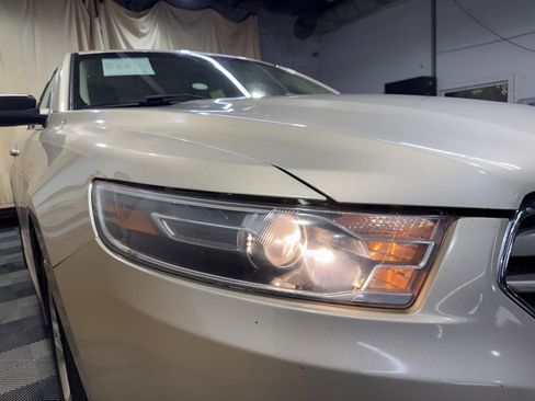 Used 2018 Ford Taurus SE image 6