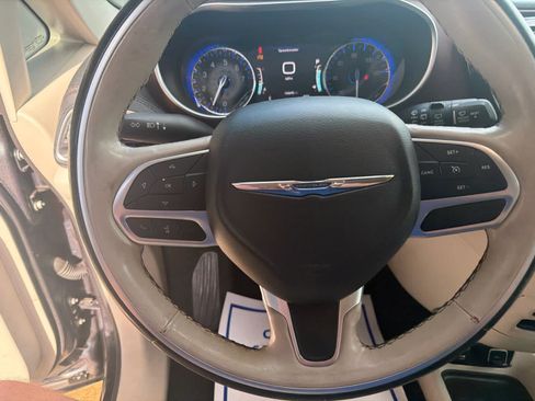 Used 2020 Chrysler Pacifica Limited FWD image 14