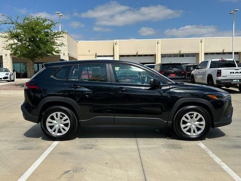 Used 2026 Toyota Corolla Cross L image 4