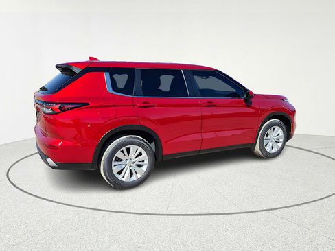 New 2026 Mitsubishi Outlander ES image 7