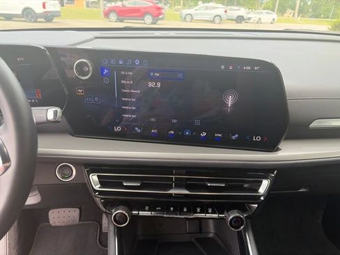 Used 2026 Chevrolet Traverse LT FWD image 13