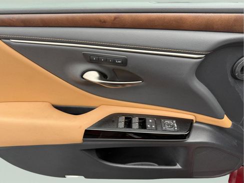 Used 2023 Lexus ES 250 w/ Premium Package image 9
