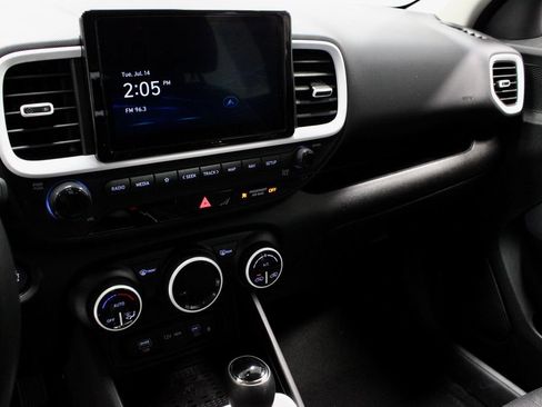 Certified 2025 Hyundai Venue Limited FWD image 31