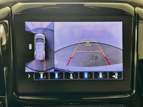 Used 2020 Chevrolet Traverse Premier w/ Redline Edition FWD image 17