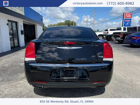 Used 2017 Chrysler 300 Limited AWD/4WD image 4
