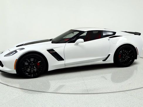 Used 2016 Chevrolet Corvette Z06 w/ 2LZ Preferred Equipment Group RWD image 2