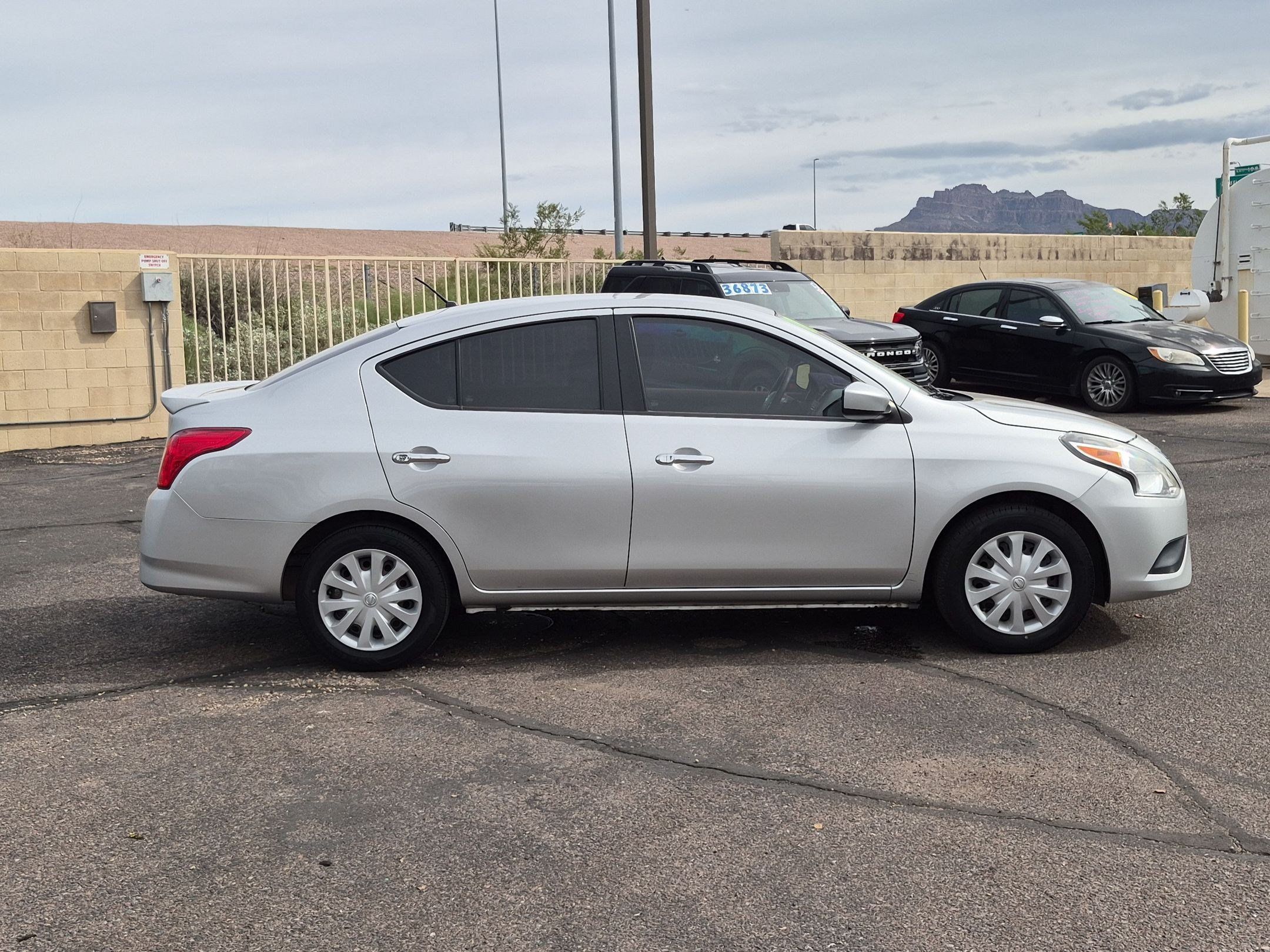Used 2018 Nissan Versa SV FWD image 4