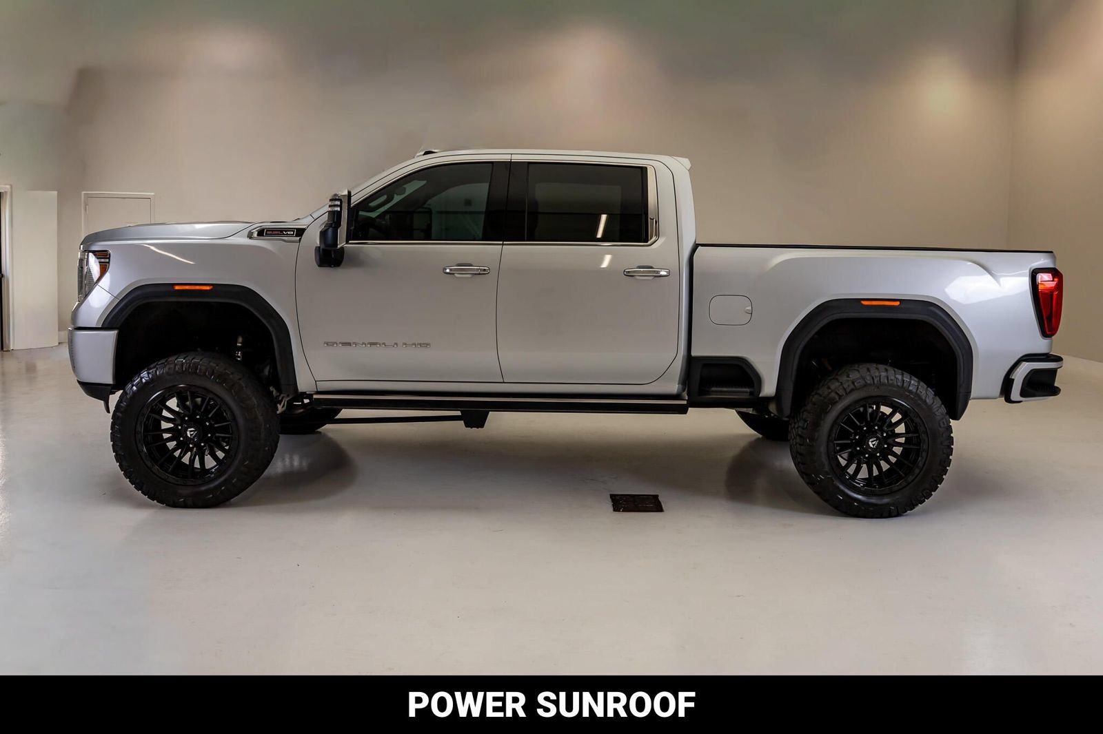 Used 2023 GMC Sierra 2500 Denali w/ Denali Ultimate Package AWD/4WD image 5