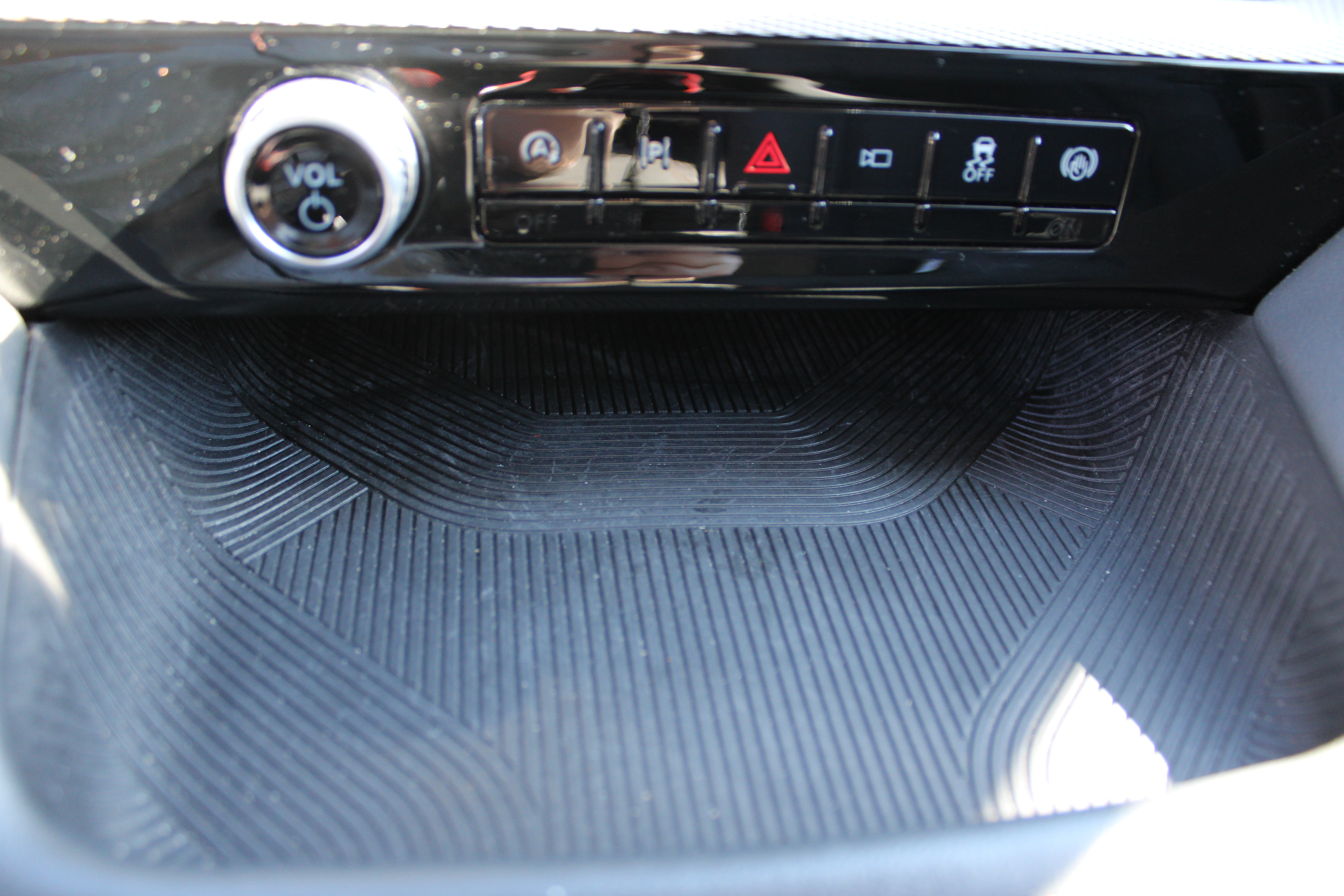 Used 2025 Ford Explorer Active RWD image 24