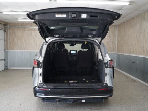 Used 2021 Toyota Sienna Platinum AWD/4WD image 39