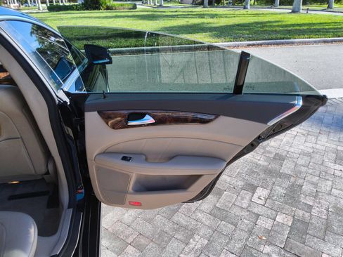 Used 2013 Mercedes-Benz CLS 550 4MATIC image 33