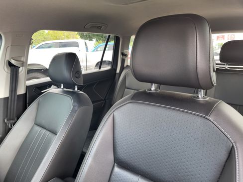 Used 2022 Volkswagen Tiguan SE FWD image 16