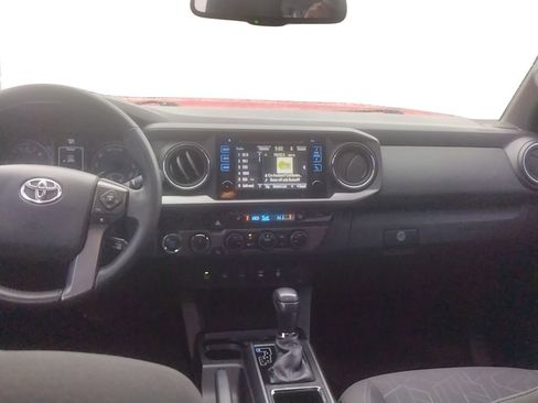 Used 2016 Toyota Tacoma TRD Off-Road w/ Premium & Technology Package image 11