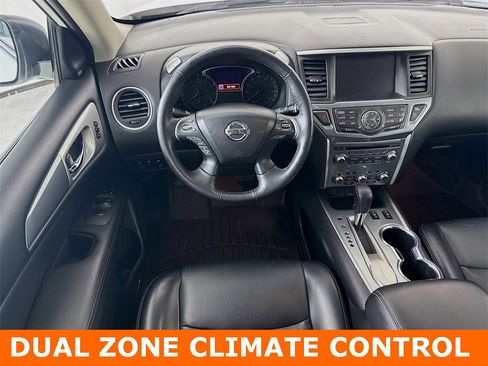 Used 2019 Nissan Pathfinder SL image 4