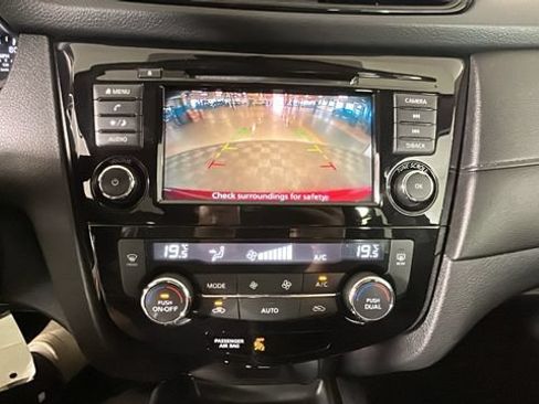 Used 2020 Nissan Rogue S FWD image 23