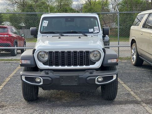 Used 2025 Jeep Gladiator Sport image 6