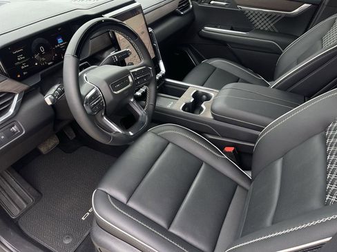 Used 2024 GMC Acadia Denali w/ Super Cruise Package image 10