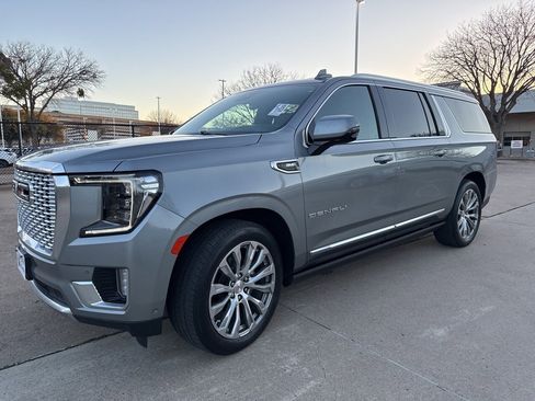Used 2023 GMC Yukon XL Denali w/ Denali Reserve Package image 4
