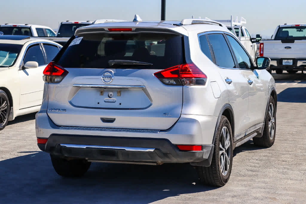 Used 2017 Nissan Rogue SL w/ SL Premium Package FWD image 4