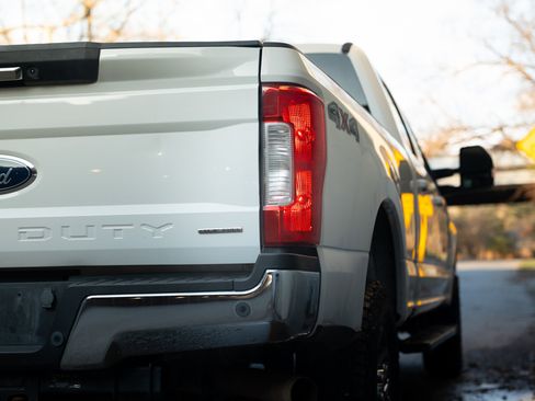 Used 2019 Ford F350 Lariat image 10