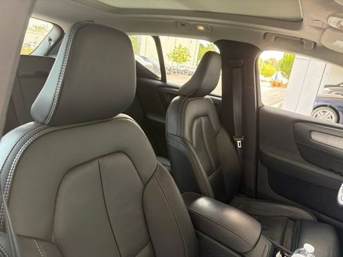 Used 2023 Volvo XC40 B5 Plus AWD/4WD image 9