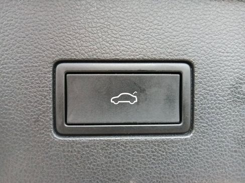 Used 2024 Volkswagen Atlas SE image 34