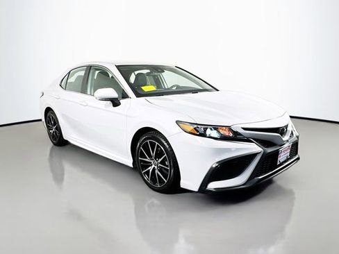 Certified 2024 Toyota Camry SE image 9