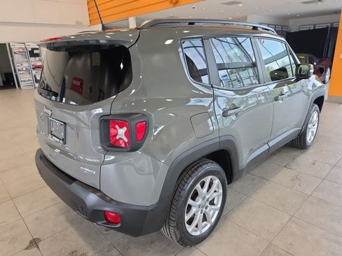 Used 2019 Jeep Renegade Latitude w/ Cold Weather Group AWD/4WD image 6