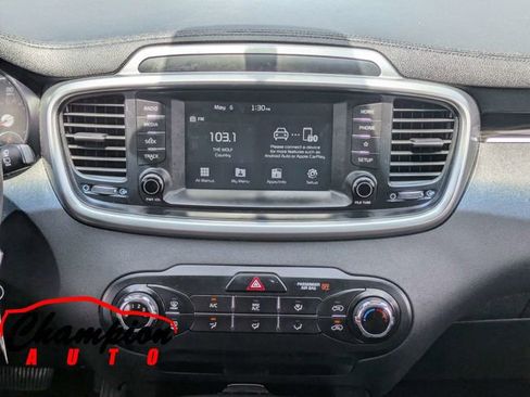 Used 2019 Kia Sorento AWD image 22
