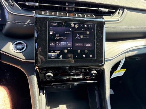 New 2025 Jeep Grand Cherokee Altitude image 21