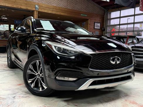 Used 2018 INFINITI QX30 Premium w/ Navigation Package AWD/4WD image 3