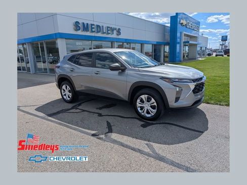 Used 2024 Chevrolet Trax LS FWD image 1