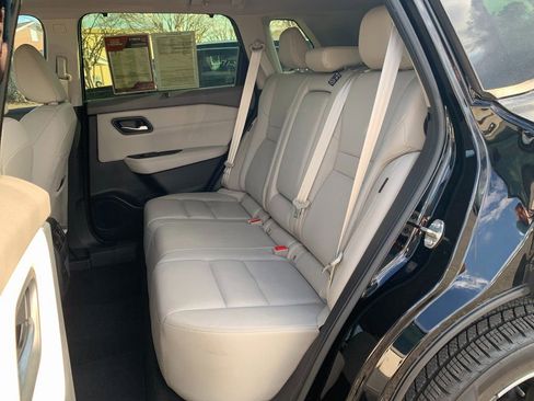 Used 2023 Nissan Rogue SL w/ SL Premium Package image 28