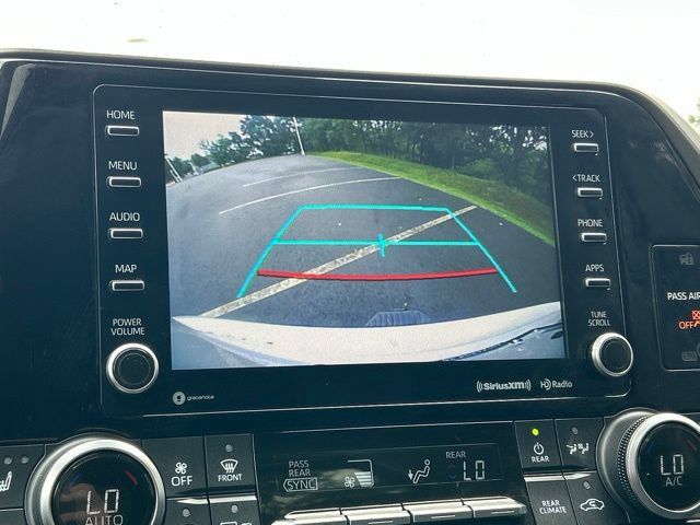 Used 2022 Toyota Highlander XLE AWD/4WD image 55