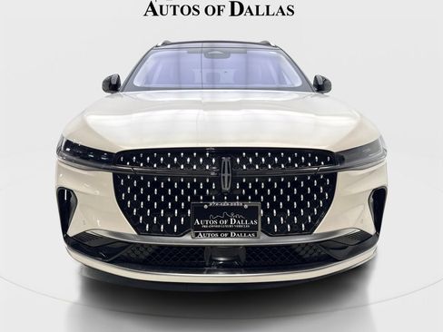 Used 2025 Lincoln Nautilus Reserve AWD/4WD image 3