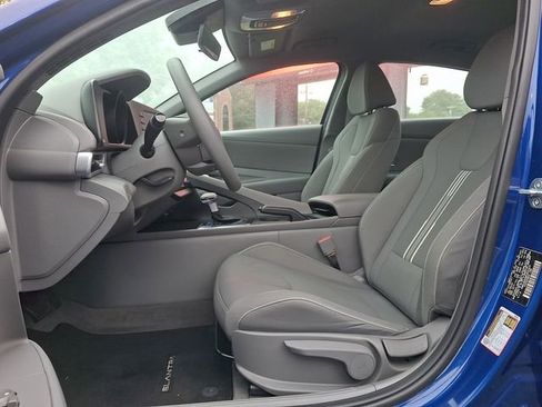 Used 2023 Hyundai Elantra SEL w/ Preferred Accessory Package FWD image 13