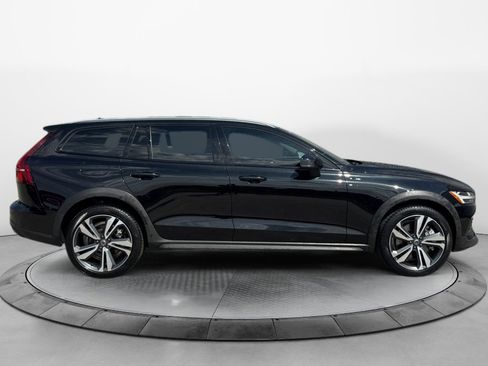 Used 2025 Volvo V60 B5 Cross Country Plus AWD/4WD image 8