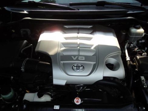 Used 2017 Toyota Land Cruiser image 14