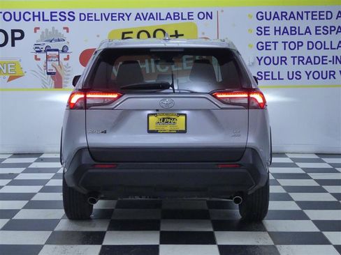 Used 2022 Toyota RAV4 LE AWD/4WD image 4