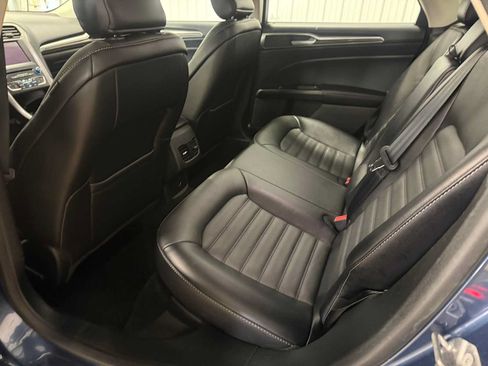 Used 2018 Ford Fusion SE w/ Fusion SE Technology Package FWD image 22