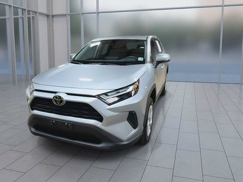 Used 2024 Toyota RAV4 LE AWD/4WD image 8