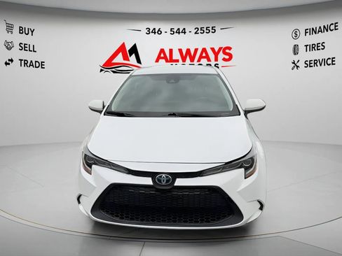 Used 2022 Toyota Corolla LE FWD image 2