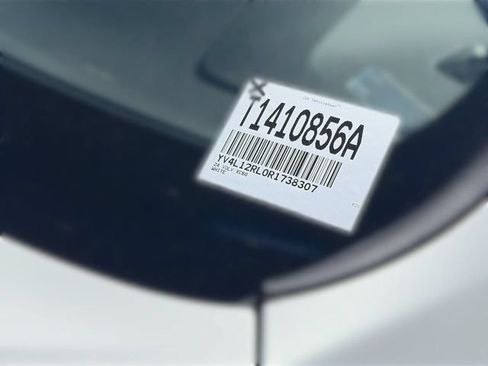 Certified 2024 Volvo XC60 B5 Plus w/ Protection Package Premier AWD/4WD image 32