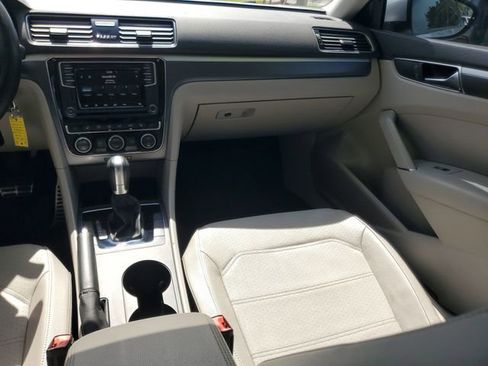 Used 2018 Volkswagen Passat 2.0T R-Line image 14