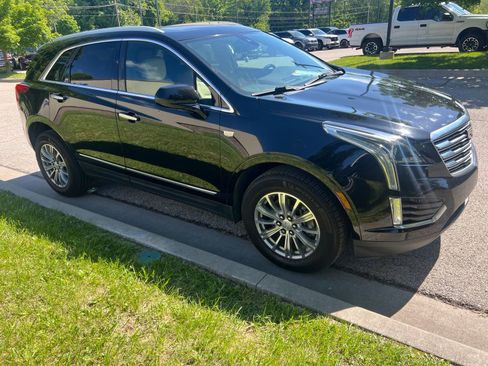 Used 2018 Cadillac XT5 Luxury w/ Driver Awareness Package FWD image 3