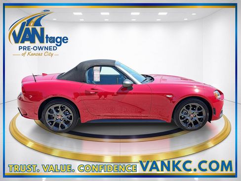 Used 2017 FIAT 124 Spider Abarth RWD image 5
