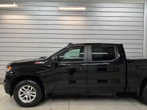Used 2022 Chevrolet Silverado 1500 RST w/ Z71 Off-Road Package AWD/4WD image 3